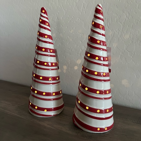 NEW Sleigh Hill Twisted Peppermint Red & White LED Light Up Christmas Tree Decor - Picture 3 of 14